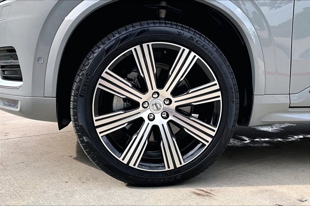 2025 Volvo XC90 B5 Ultra 7-Seater