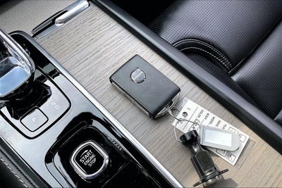 2025 Volvo XC90 B5 Ultra 7-Seater