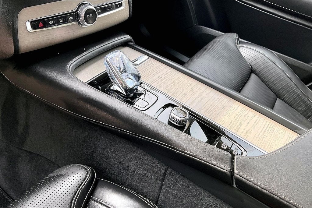 2025 Volvo XC90 B5 Ultra 7-Seater