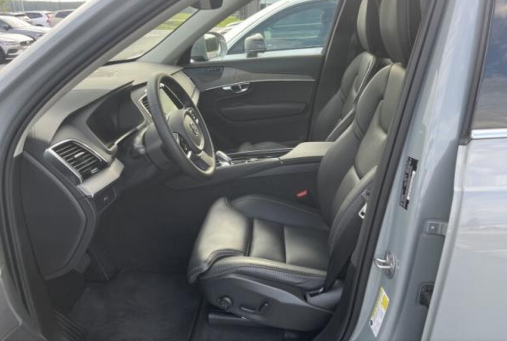 2025 Volvo XC90 B5 Ultra