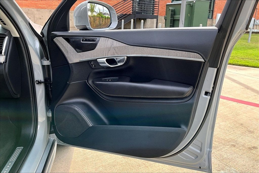 2025 Volvo XC90 B5 Ultra 7-Seater