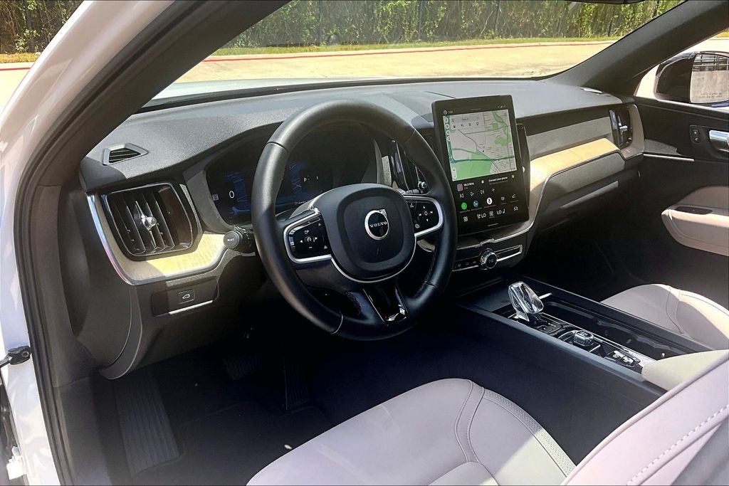 2026 Volvo XC60 B5 Plus