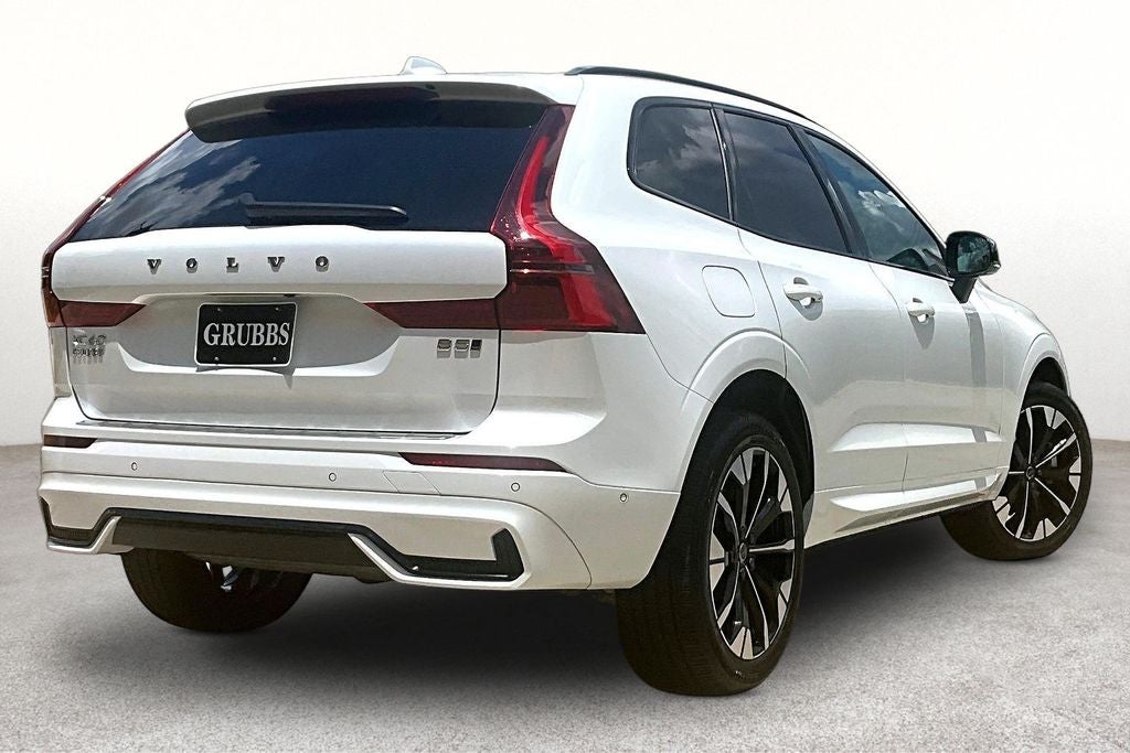 2026 Volvo XC60 B5 Plus