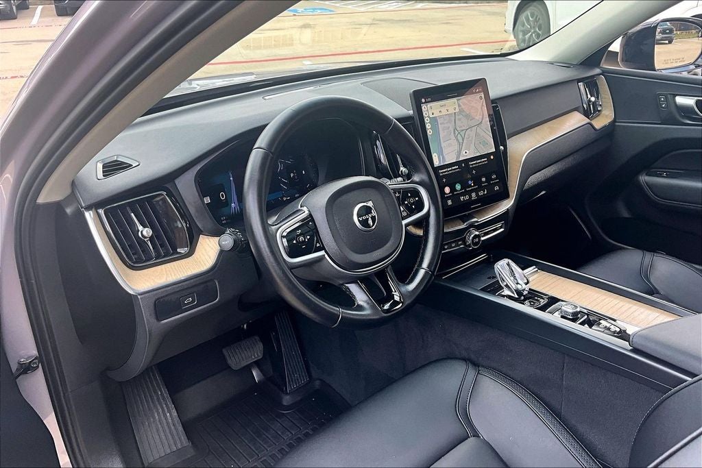 2026 Volvo XC60 B5 Plus