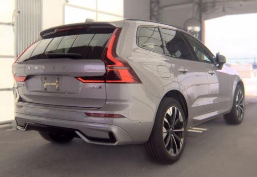2026 Volvo XC60 B5 Plus