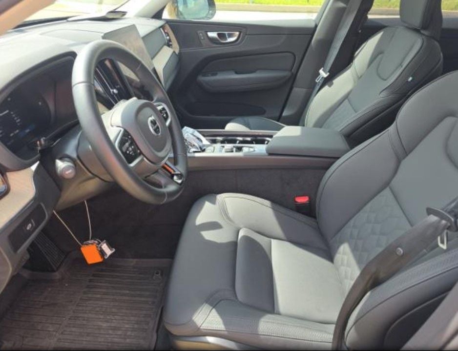 2026 Volvo XC60 B5 Plus