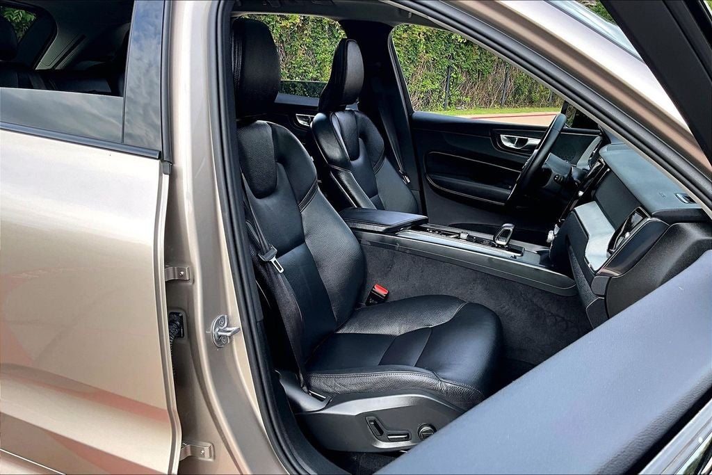 2025 Volvo XC60 B5 Plus