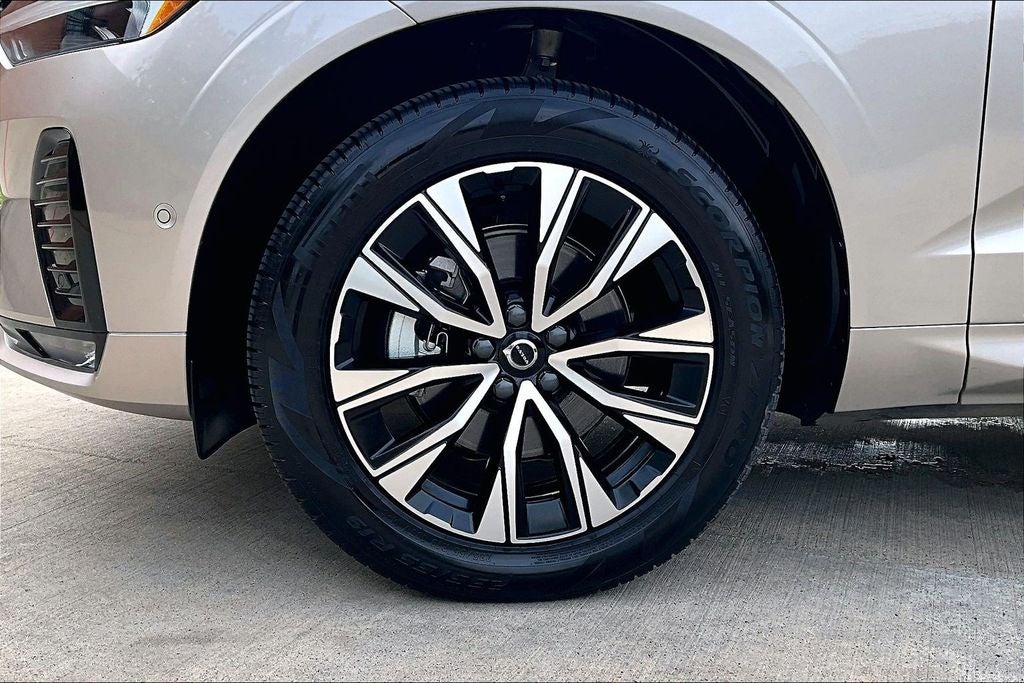 2025 Volvo XC60 B5 Plus