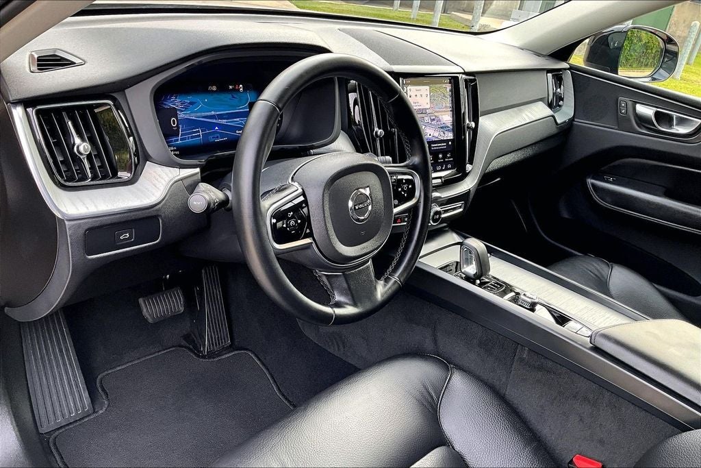 2025 Volvo XC60 B5 Plus
