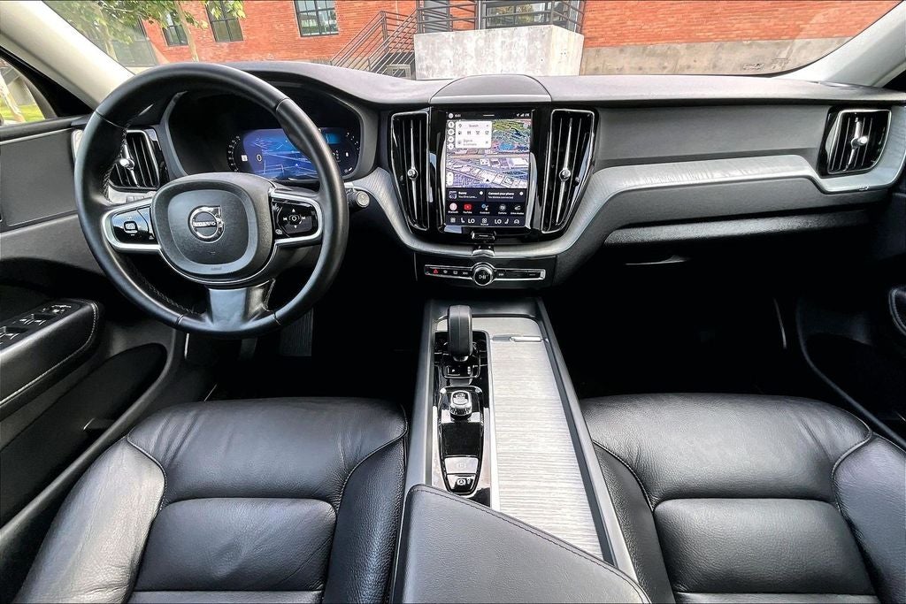 2025 Volvo XC60 B5 Plus