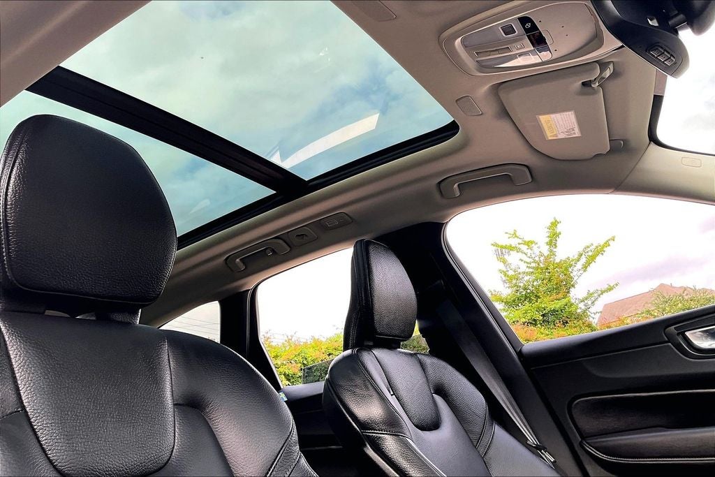 2025 Volvo XC60 B5 Plus