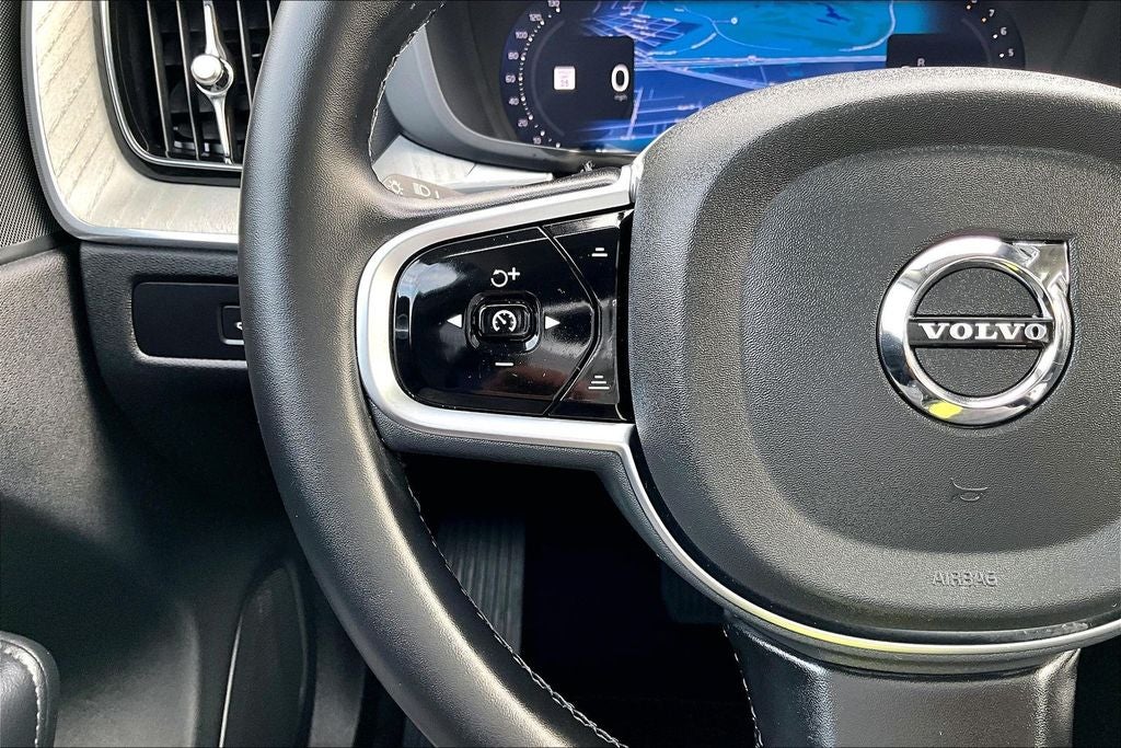 2025 Volvo XC60 B5 Plus