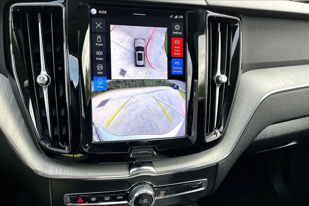 2025 Volvo XC60 B5 Plus