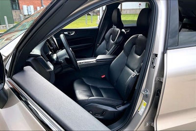 2025 Volvo XC60 B5 Plus
