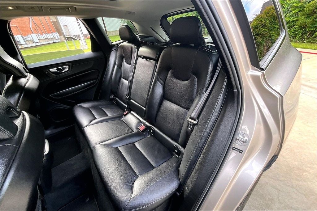 2025 Volvo XC60 B5 Plus
