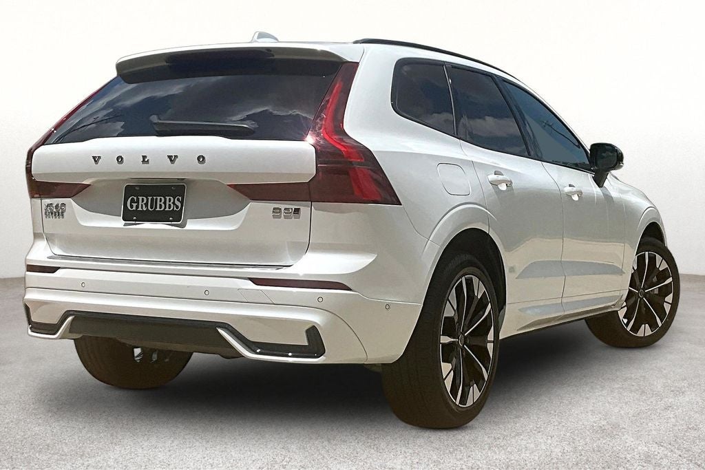 2026 Volvo XC60 B5 Plus