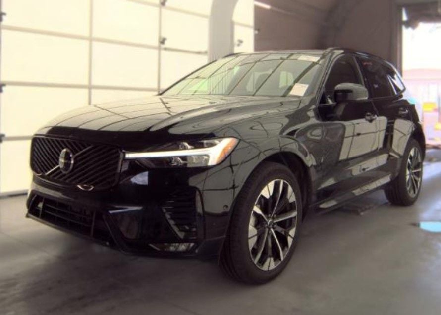 2026 Volvo XC60 B5 Plus