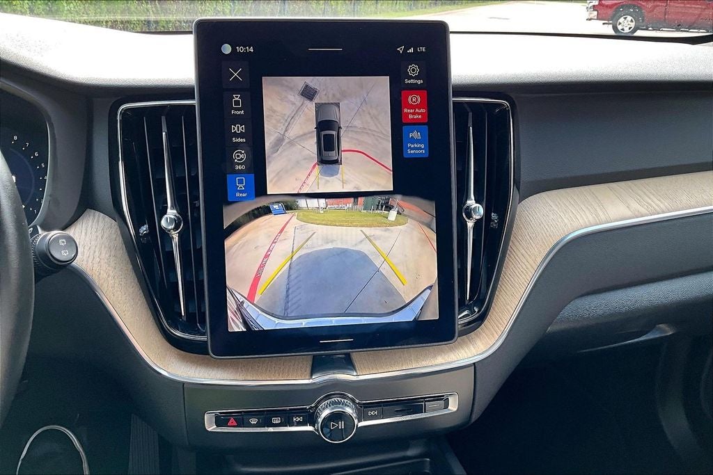 2026 Volvo XC60 B5 Plus