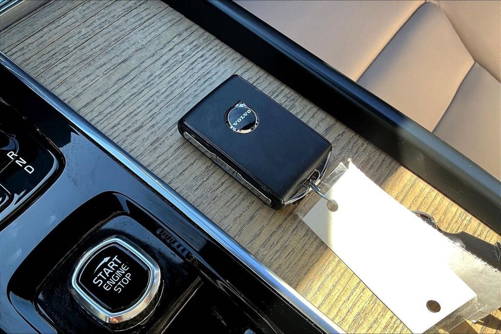 2026 Volvo XC60 B5 Plus