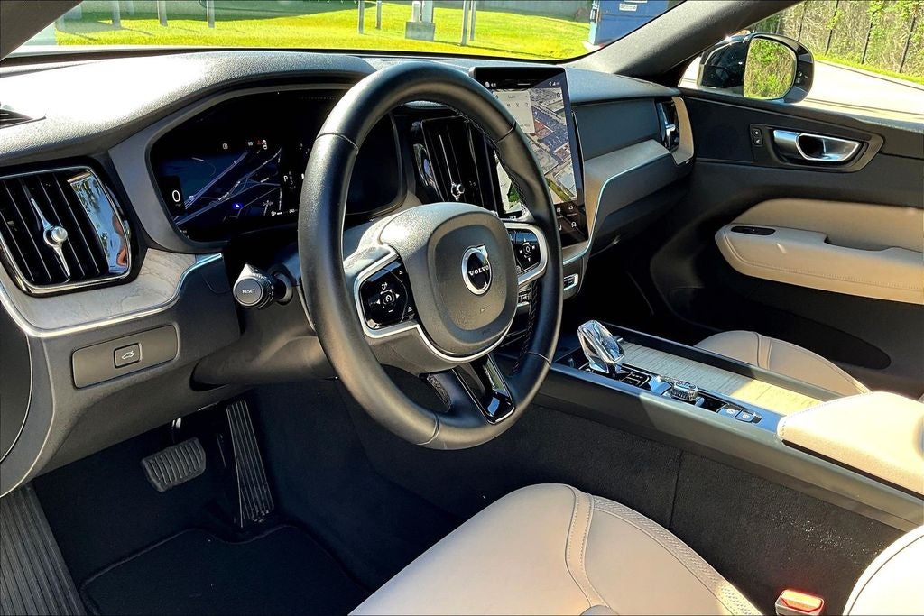 2026 Volvo XC60 B5 Plus