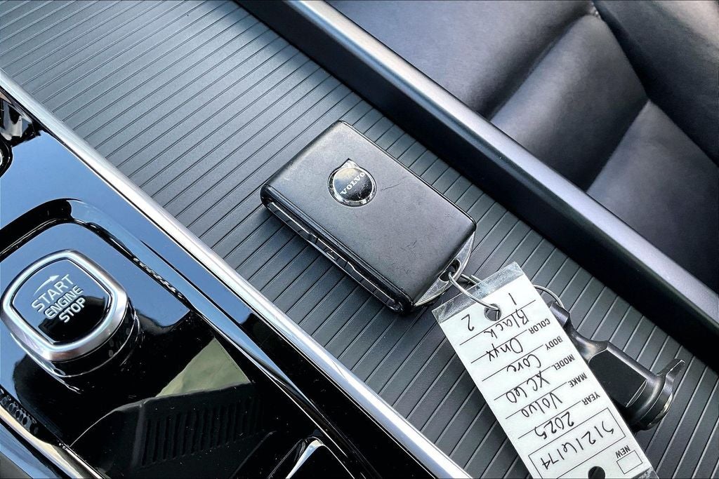 2025 Volvo XC60 B5 Core