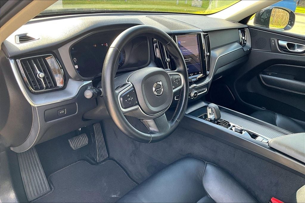 2025 Volvo XC60 B5 Core