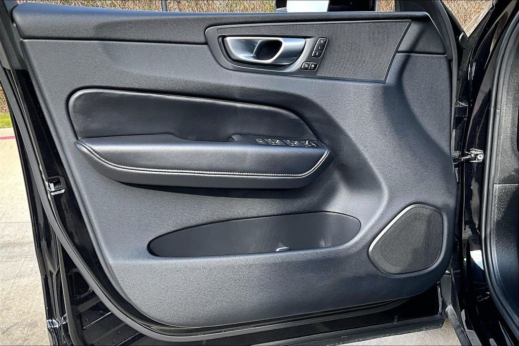 2025 Volvo XC60 B5 Core