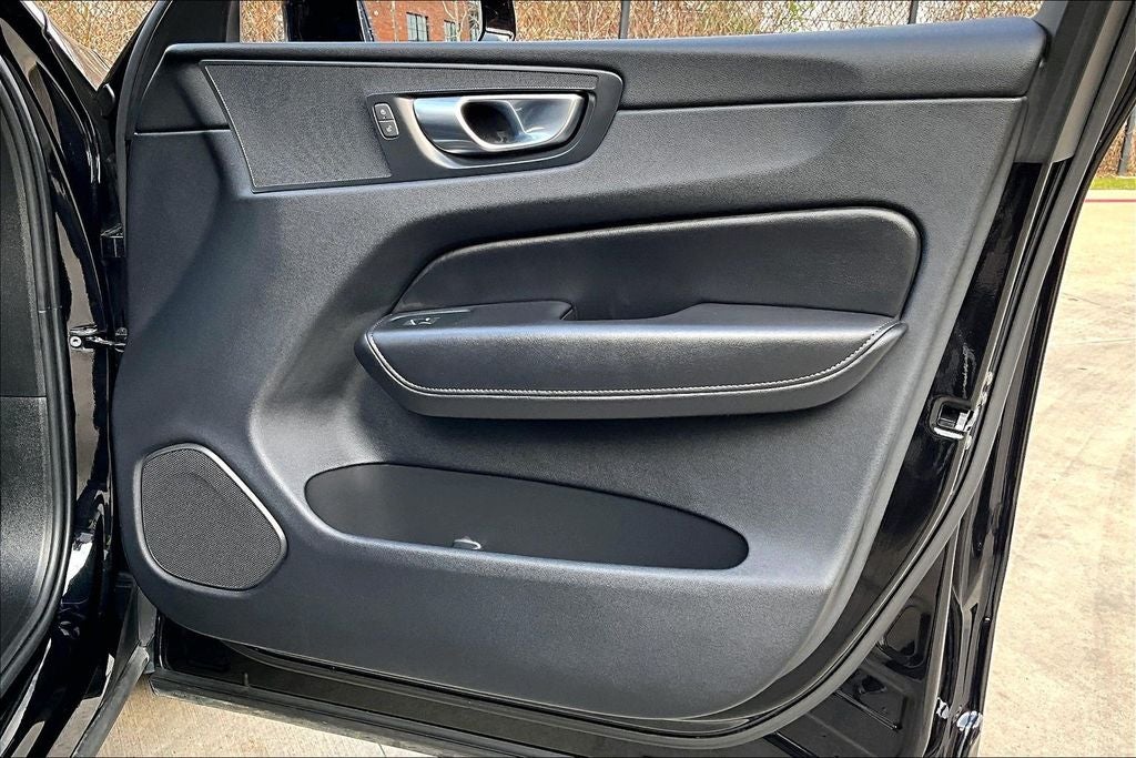 2025 Volvo XC60 B5 Core