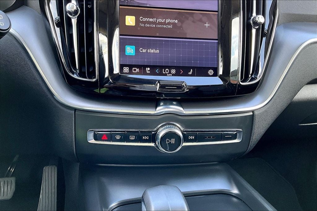 2025 Volvo XC60 B5 Core