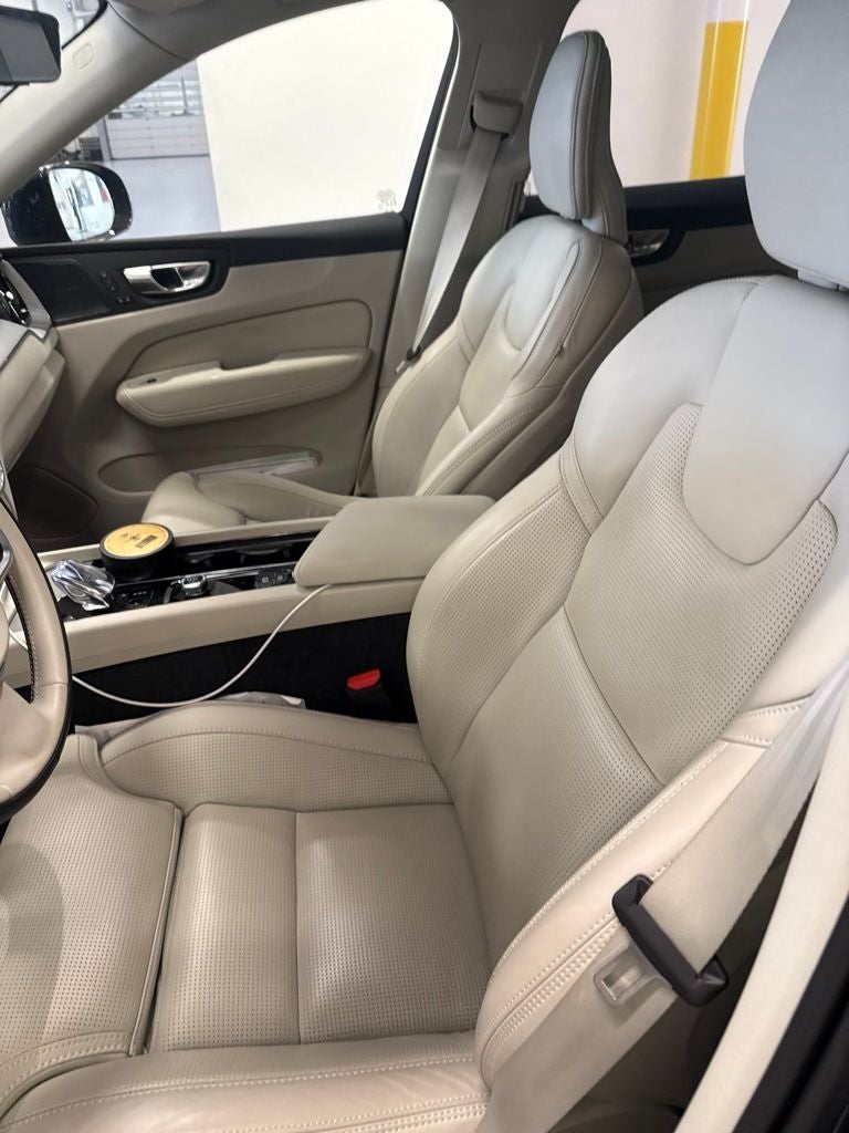 2025 Volvo XC60 B5 Ultra