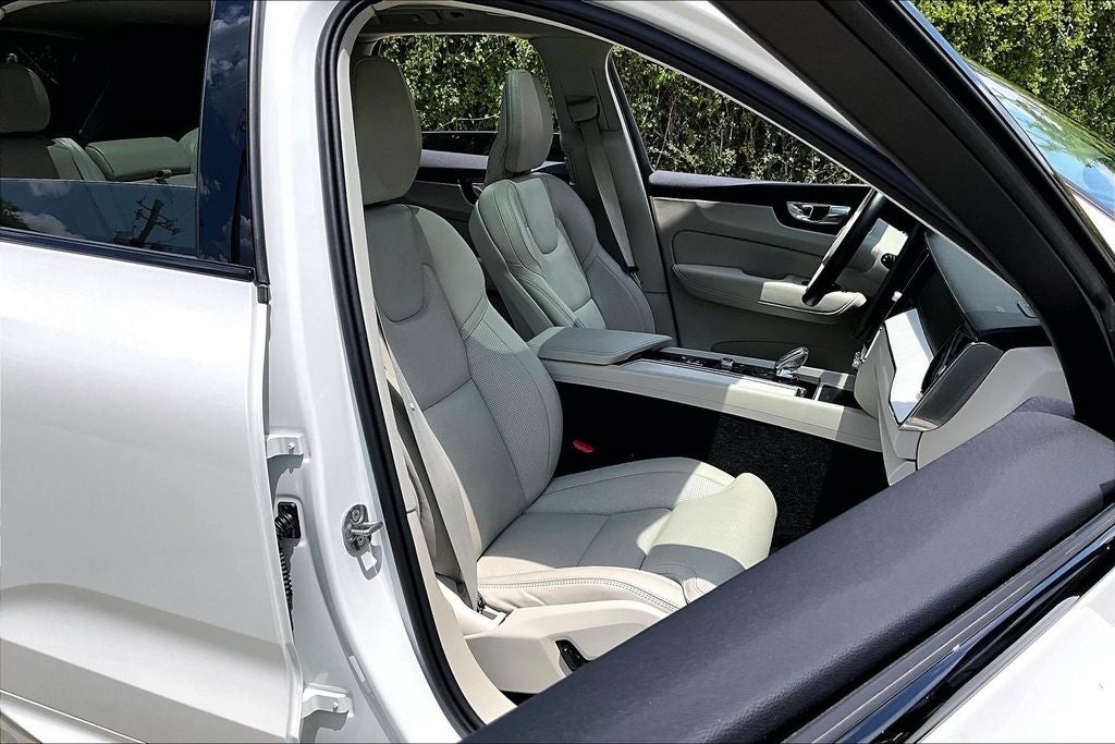 2026 Volvo XC60 B5 Ultra