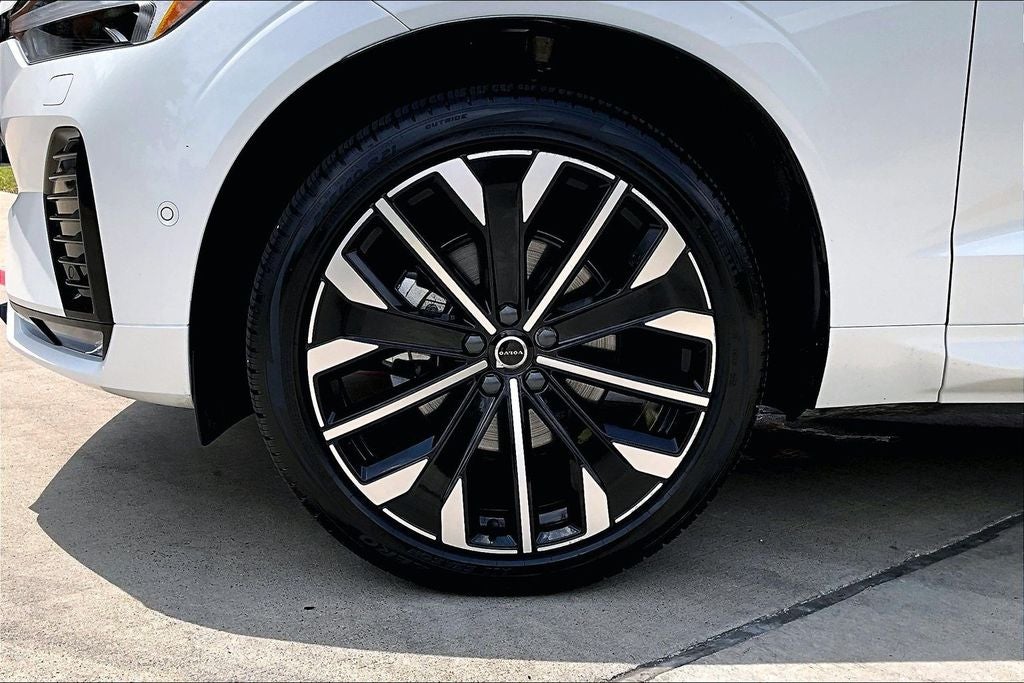 2026 Volvo XC60 B5 Ultra