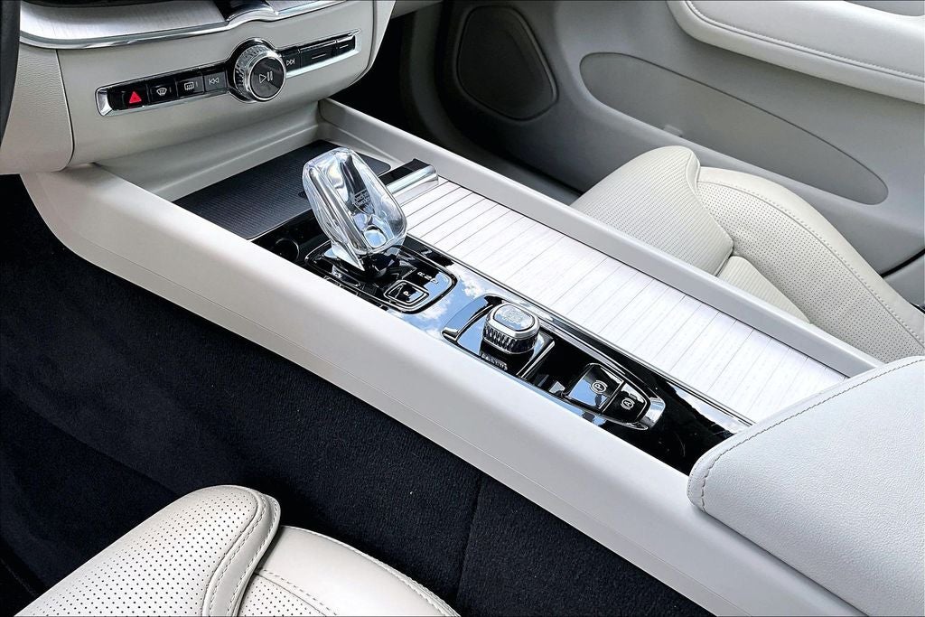2026 Volvo XC60 B5 Ultra