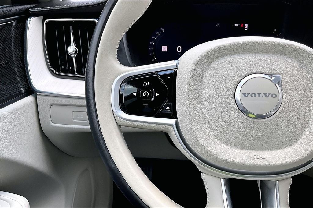 2026 Volvo XC60 B5 Ultra