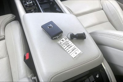 2026 Volvo XC60 B5 Ultra