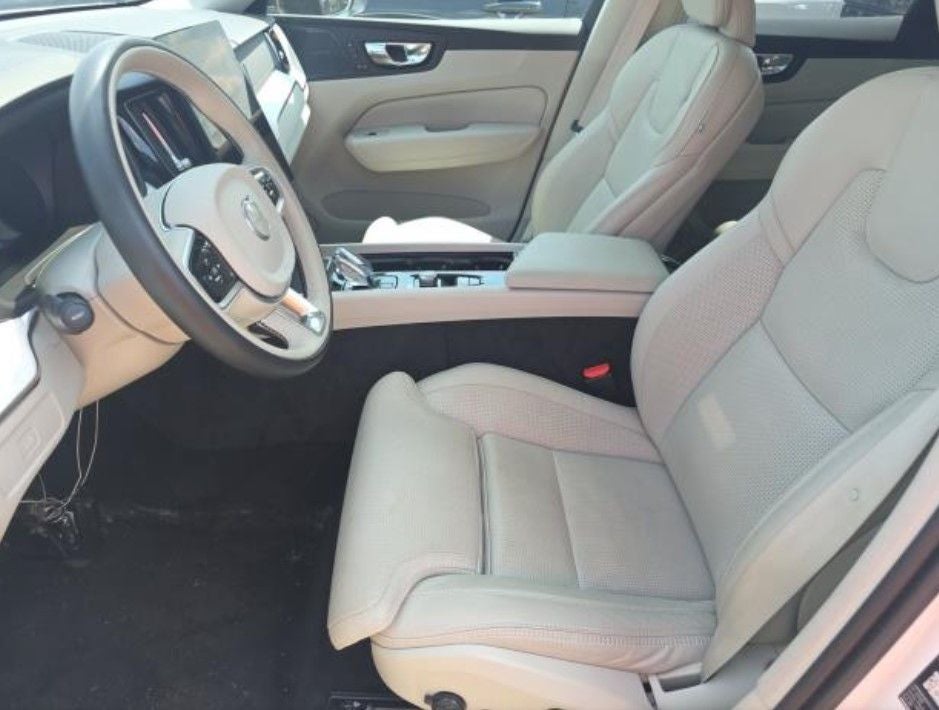 2026 Volvo XC60 B5 Ultra
